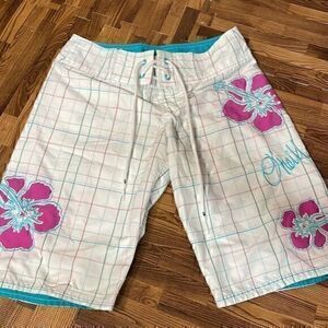 O’Neill women/juniors Ford shorts. Size 00. Fuchsia/aqua color.